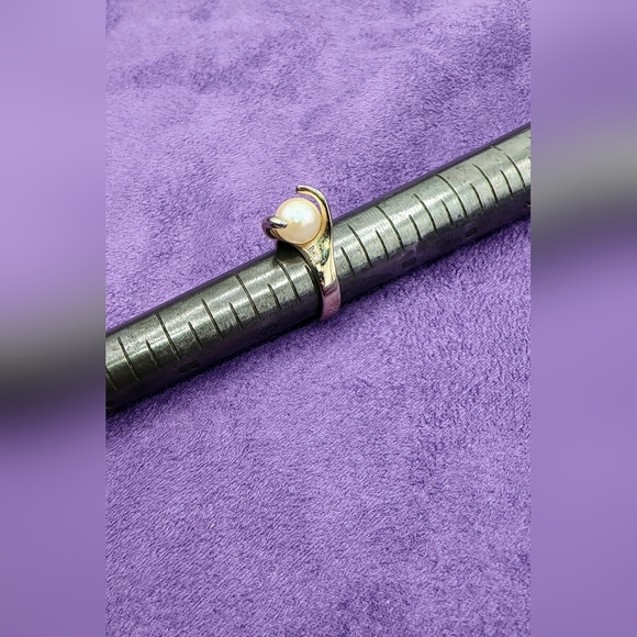 14k stamped Gold ring with cultured Akoya Pearl. Size 3.75 - Picture 7 of 7